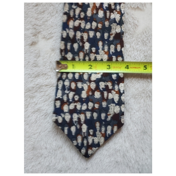 Meusem artifacts handmade silk tie - Picture 5 of 6